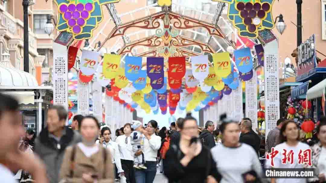 东西问丨黄斌：为何说新疆的民族发展史就是一部交往交流交融史？